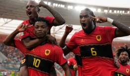 安哥拉3-0纳米比亚：在非洲杯16强的激烈交锋中，盖尔森·达拉进球，双方只剩下10人
