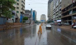卡拉奇可能会有小雨，天气仍然多云潮湿