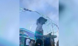 海洋世界过山车惊魂被镜头捕捉