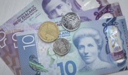 经济学家：经常账户赤字扩大至306亿美元，严重失衡