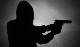 玩具枪连环强奸犯被判五年无期徒刑