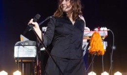 艾莉森·莫耶特(Alison Moyet)觉得她必须“音量很大才能被听到”