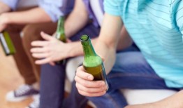青少年报告压力是吸毒、酗酒的最大原因