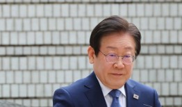 检察官将要求对反对派领导人进行判决，罪名是收买伪证