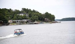 Entergy要求县政府制定汉密尔顿湖的船租赁规则