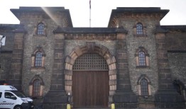 伦敦警察厅一名“主动在换伴派对上提供毒品”的警官在狱中死亡