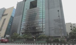 针对政府职位的致命抗议升级，孟加拉国全国实行宵禁