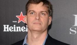 “大空头”投资者贝里(Michael Burry)透露，他做空了英伟达(Nvidia)和其他微芯片类股