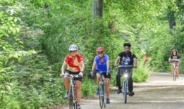 威斯康辛大学麦迪逊分校研究是否要铺，轻受欢迎的门多塔湖小径