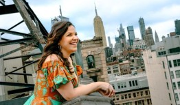 嘿，老朋友：林赛·门德斯带着《我们一路欢乐》重返百老汇