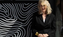 电影“先锋”，她是第一位获得英国电影学院奖荣誉的女性导演