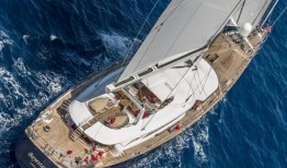 在奥普拉“没有孩子的猫夫人”的时刻，民主党全国委员会的镜头尴尬地切换到马里兰州代表特蕾莎·伍曼