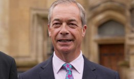 奈杰尔·法拉奇拒绝接受“没有什么比穿西装的汤米·罗宾逊更好”的批评