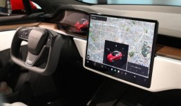 特斯拉分析师在使用“全自动驾驶”时险些撞车