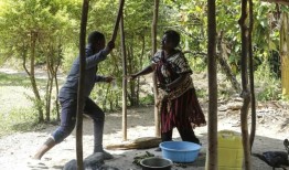 在乌干达这个地区，大多数妇女报告家庭暴力签署的承诺被用来结束它