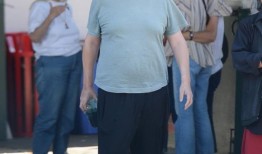 阅读更多关于马修·佩里他的生活和奋斗：