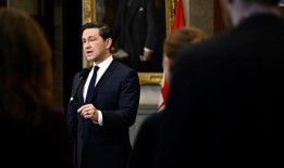 关于替代工人法案的辩论开始了，因为Poilievre对保守党的立场保持沉默