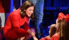 我们从参议员凯蒂·布里特的新回忆录中学到了3件事