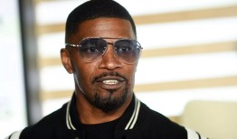 杰米·福克斯在经历健康危机后回到片场