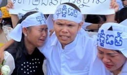 柬埔寨法院以密谋反政府和侮辱国王的罪名监禁活动人士