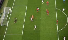 西班牙队2-1击败英格兰队，第四次赢得欧洲杯冠军