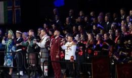 认识一下SAF的音乐家，他们因为中学乐队的经历而签约