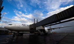 跑道上的隆隆声：新西兰航空公司就收费问题将奥克兰机场带到商务部长那里