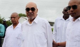 对逃亡的苏里南前总统发出逮捕令