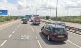 M6高速公路发生撞车事故，导致交通延误