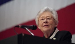 惠特迈尔：凯·艾维对公共记录保密，把孩子们关起来