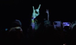 据报道，2023年Hangout Fest有107人被捕;总数低于2022年