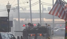 官员：南山仓库起火，司机撞进仓库，2名消防员受伤