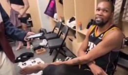 NBA球星在镜头前全裸——尽管“知道电视摄制组在那里”