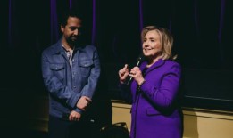 参见希拉里·克林顿和林-曼努埃尔·米兰达为拜登总统在百老汇的筹款活动