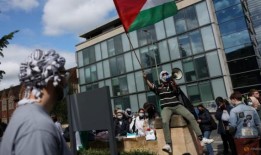 抗议者称，牛津大学的学生在亲巴勒斯坦的静坐示威中被捕