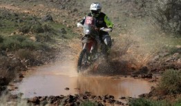 西班牙车手Carles Falcon在达喀尔拉力赛撞车事故中死亡