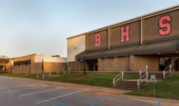 官员说，北阿拉巴马州的一名学生因向高中教职员发送“威胁性”电子邮件而被捕