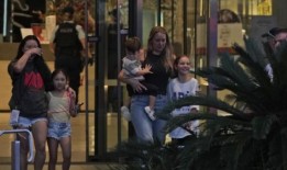 悉尼购物中心发生持刀袭击，5人死亡，嫌疑人被击毙