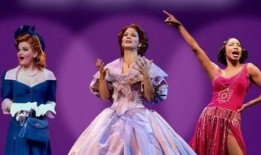 这是给女士们的，包括与Faith Prince, Kelli O'Hara, Heather Headley的谈话，牛津提供