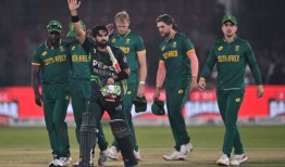 里兹万和萨勒曼在巴基斯坦击败南非创纪录的追逐中粉碎吨