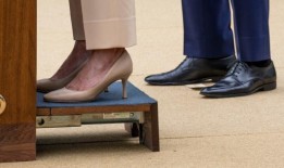 观点｜卡玛拉·哈里斯能上位吗？请求朋友