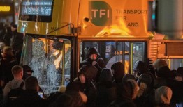 观察｜都柏林爆发骚乱，起因是一群孩子刺伤了一名正在接受紧急治疗的5岁女孩