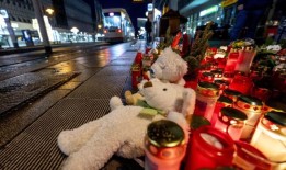 德国警方表示，4名妇女和一名男孩在圣诞市场袭击中丧生