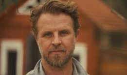 狂野的梦想和车祸组成了歌的金线