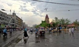 周三和周日之间，沸腾的卡拉奇将迎来另一场季风风暴