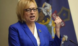 自从缅因州发生最致命的大规模枪击事件以来，警方加强了对“黄旗”法律的使用