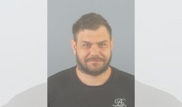 暴徒向搭档扔咖啡，威胁要把福丁布里奇烧回家