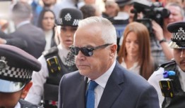 BBC总裁为没有解雇被捕的休·爱德华兹辩护