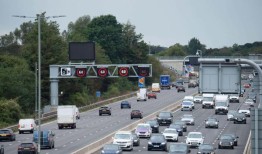主要道路上的司机面临创纪录的延误