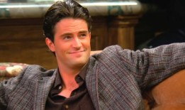 《老友记》主创回顾马修·派瑞缺席的周年纪念